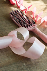 Olivia Garden Fingerbrush Boar & Nylon Pastel Pink – Professzionális Display 12 Hajkefével a Kíméletes Kifésülésért és Természetes Fényért