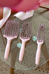 Olivia Garden Fingerbrush Boar & Nylon Pastel Pink – Professzionális Display 12 Hajkefével a Kíméletes Kifésülésért és Természetes Fényért