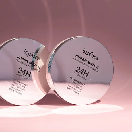 Két kör alakú, tükörfényes kompakt alapozók a topface-től ’super match 24h hydrating’ márkával.
